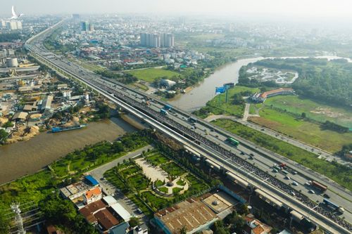 Thị trường bất động sản TP HCM dọc theo tuyến metro. Ảnh: Hữu Khoa