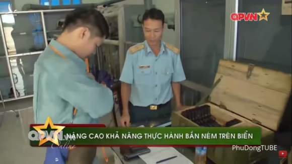 Phi công chiến đấu Việt Nam mang theo vũ khí gì khi lên tiêm kích Su-30MK2? - Ảnh 1.