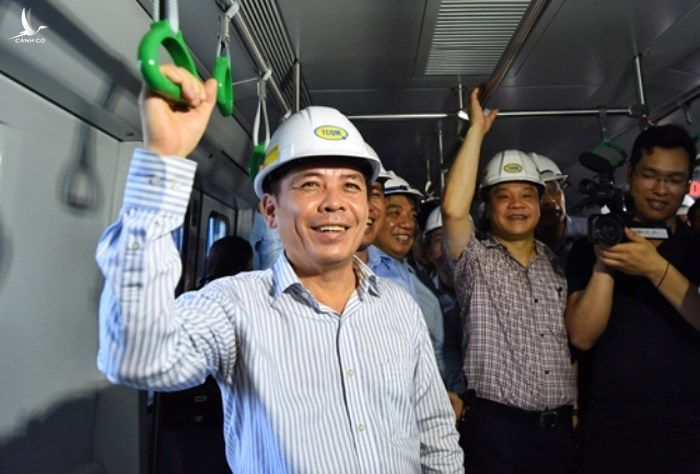 Bộ trưởng Bộ GTVT Nguyễn Văn Thể trải nghiệm tàu đường sắt Cát Linh-Hà Đông