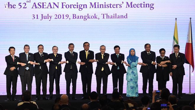 Thủ tướng Thái Lan Prayuth Chan-o-cha cùng ngoại trưởng các nước ASEAN. 