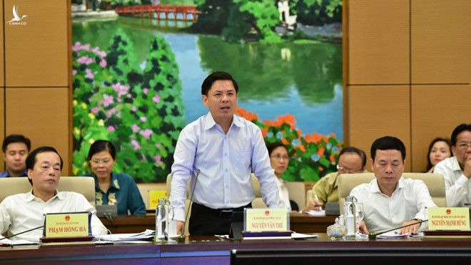 Bộ trưởng Bộ Giao thông - Vận tải Nguyễn Văn Thể trả lời chất vấn sáng 15.8