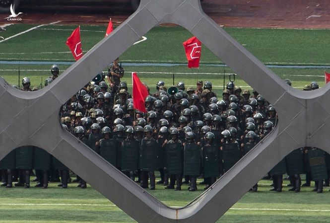 Tập trung lực lượng quân đội sát Hong Kong, Bắc Kinh đưa ra cảnh báo gay gắt