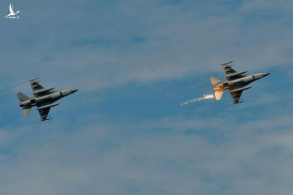 Trung Quốc lên án Mỹ bán lô F-16 giá 8 tỉ USD cho Đài Loan - Ảnh 1.