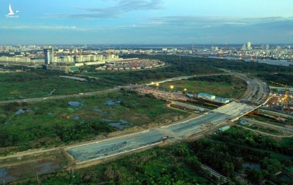Một trong 4 tuyến đường ở Thủ Thiêm tổng giá đầu tư 12.000 tỷ đồng. Ảnh: Hữu Khoa