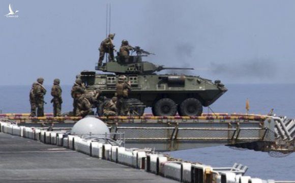 Mỹ "xích" xe chiến đấu vào tàu chiến: Thiếu hỏa lực đối đầu với  Iran?