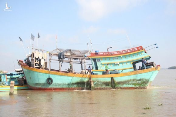 Ngư dân Việt Nam kể chuyện cứu 22 thuyền viên Philippines bị tàu Trung Quốc đâm - Ảnh 4.