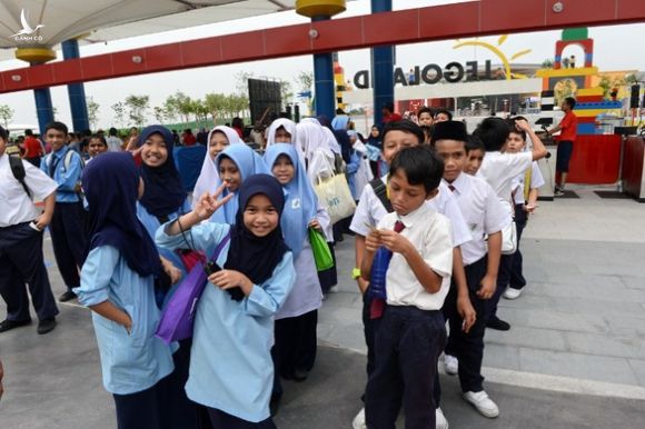 Malaysia chi tiền tỉ miễn phí ăn sáng cho học sinh tiểu học - Ảnh 1.