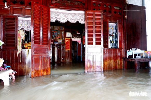 Phú Quốc nhiều nơi vẫn ngập sâu gần 2m dù mưa đã ngớt - Ảnh 3.