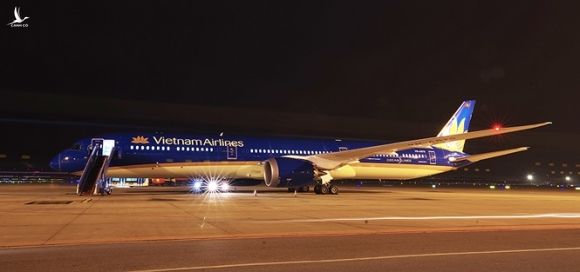 Cận cảnh máy bay lớn nhất Việt Nam đáp xuống Nội Bài - ảnh 3