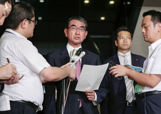 Ngoại trưởng Nhật Bản Taro Kono trong buổi họp báo tại thủ đô Tokyo 