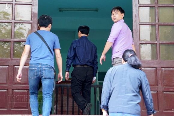 [CẬP NHẬT] Tòa án xét xử Nguyễn Hữu Linh tội dâm ô - ảnh 10