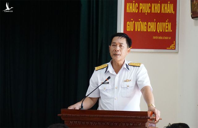 Đại tá Hải giao nhiệm vụ cho cán bộ, chiến sĩ tại đảo Song Tử Tây (Quần đảo Trường Sa).