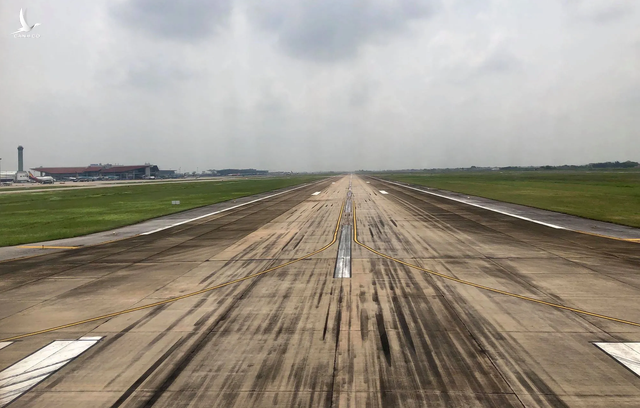 Sân bay Nội Bài đang khai thác với tần suất 42 chuyến/giờ, trong khi năng lực thực tế là 37 chuyến bay/giờ