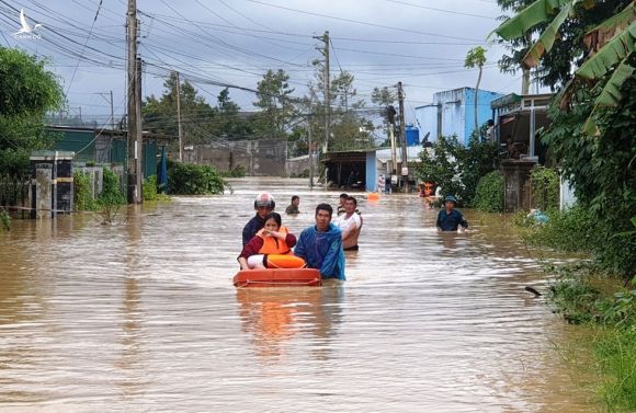 Lũ kinh hoàng, Bảo Lộc sơ tán khẩn cấp hàng trăm hộ dân - ảnh 5