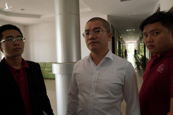 Chủ tịch địa ốc Alibaba đến đối chất với nhân viên tại nhà tạm giam - Ảnh 1.