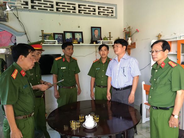 Cơ quan CSĐT đọc lệnh bắt giam ông Trần Trường Sơn. Ảnh do Công an cung cấp 