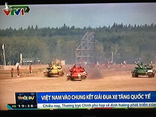 VTV đưa tin Việt Nam vào chung kết Tank Biathlon 2019. Kíp 1 Việt Nam (xe tăng màu đỏ) có cú xuất phát rất tốt. 