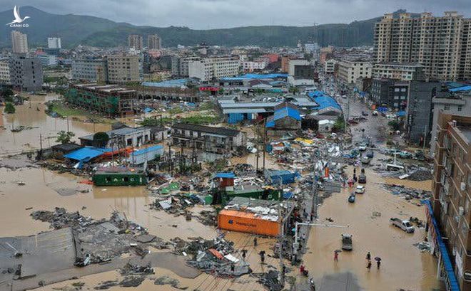 Thiệt hại ở thị trấn Dajing, tỉnh Chiết Giang, Trung Quốc hôm 10/8, sau khi bão Lekima quét qua (Ảnh: China Network/Reuters) 
