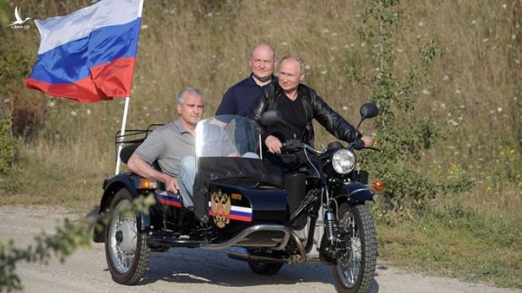 Sau màn trổ tài siêu ngầu ở Crimea, TT Putin bị người dân Nga đòi... phạt tiền vì lí do ít ai ngờ tới - Ảnh 1.