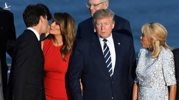 Muôn vàn cảm xúc từ những nụ hôn xã giao của nhà lãnh đạo G7 - Ảnh 1.