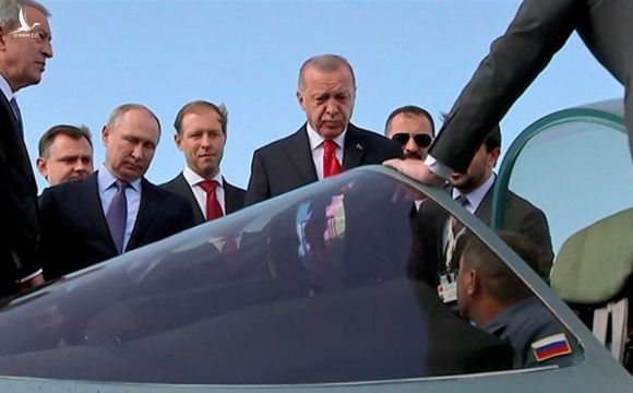 Từ Moscow: Lần đầu tiên trong lịch sử TT Putin cùng TT Erdogan dự MAKS - Vali hạt nhân kè kè bên cạnh
