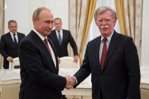 Ong Putin khien Bolton trang tay trong chuyen tham Belarus?
