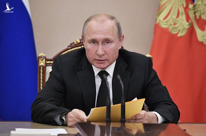 Tổng thống Nga Vladimir Putin chủ trì cuộc họp với các thành viên Hội đồng an ninh ở Moscow ngày 23.8