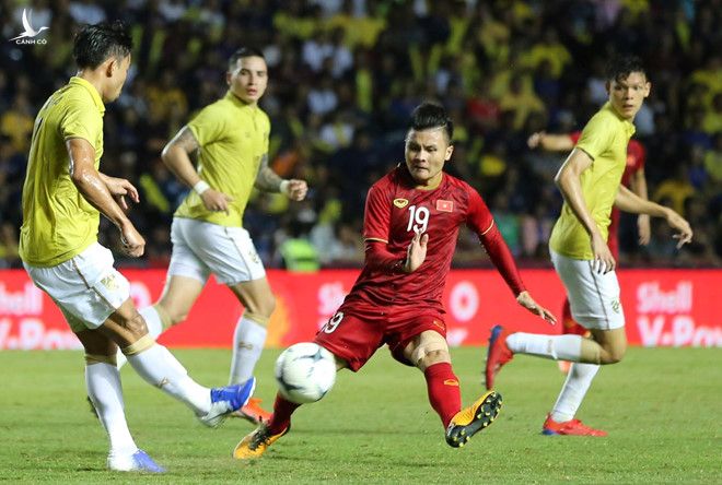 Quang Hải dẫn dắt lối chơi của tuyển Việt Nam thắng Thái Lan 