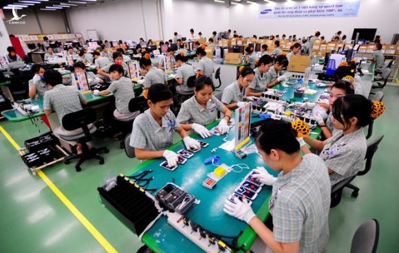 Sản xuất điện thoại tại nhà máy Samsung Bắc Ninh /// M.P
