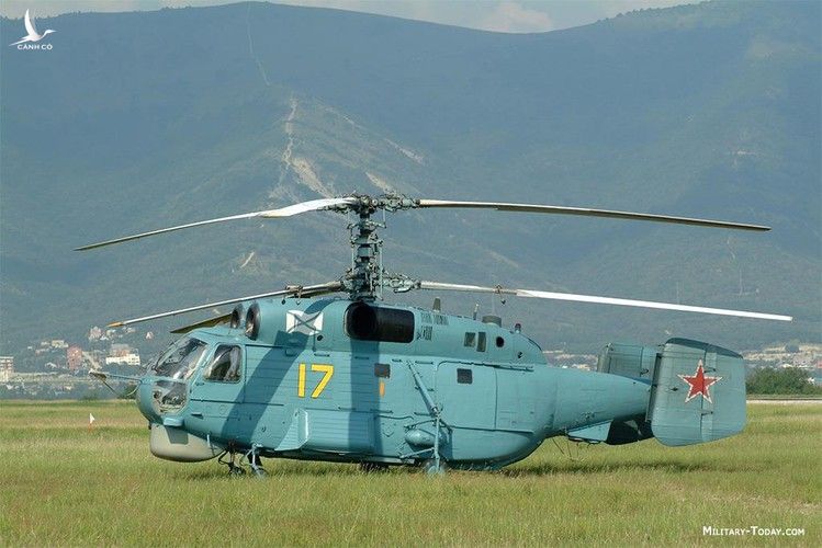 Ka-28 được trang bị 2 động cơ turboshaft Isotov TV3-117V, công suất 2.230 mã lực/động cơ cùng rotor đồng trục. Thiết kế rotor đồng trục giúp giảm chiều dài trực thăng trong khi tăng khả năng ổn định khí động học và phù hợp với không gian chật hẹp của nhà chứa trực thăng trên tàu chiến. Ảnh: Military Today. 