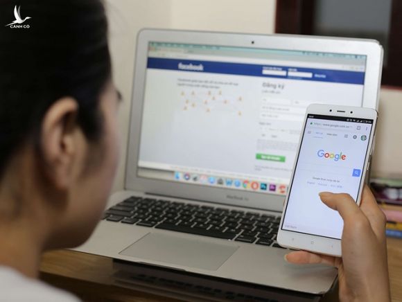 Với việc ẩn danh trên Facebook, nhiều người có thể sử dụng tài khoản “ảo” để nói xấu, công kích, tung tin giả  /// ẢNH: NGỌC DƯƠNG