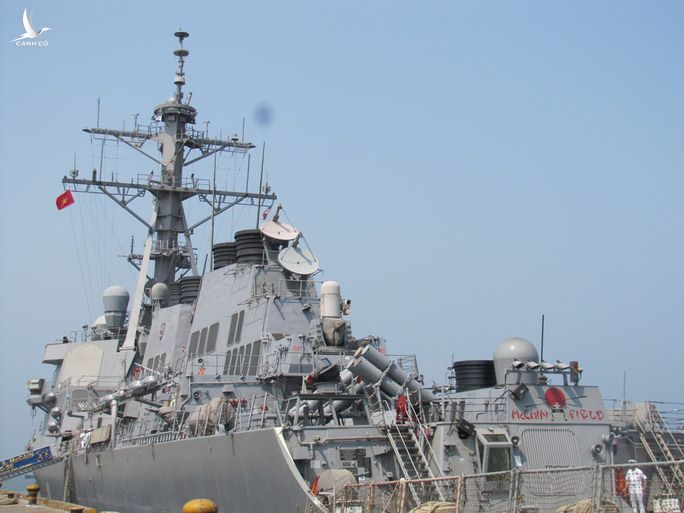 Tàu khu trục USS John S. McCain của Hạm đội 7 (Hải quân Mỹ) trong chuyến thăm hữu nghị Đà Nẵng vào 07-04-2014.