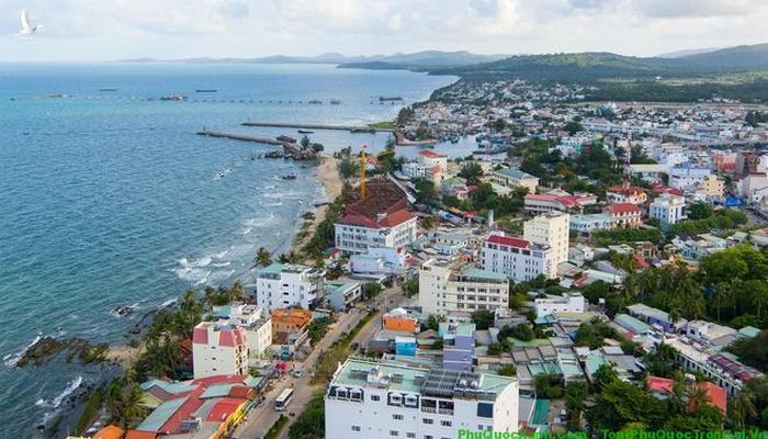 Chủ tịch tỉnh Kiên Giang vừa đề nghị Thủ tướng cho tạm dừng việc lập quy hoạch tổng thể phát triển kinh tế - xã hội đảo Phú Quốc thành đặc khu kinh tế 