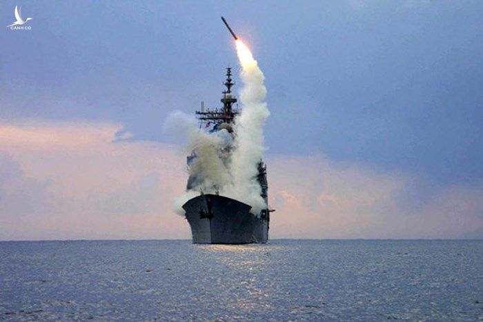 Tàu chiến Mỹ khai hỏa tên lửa hành trình Tomahawk trong một cuộc diễn tập 