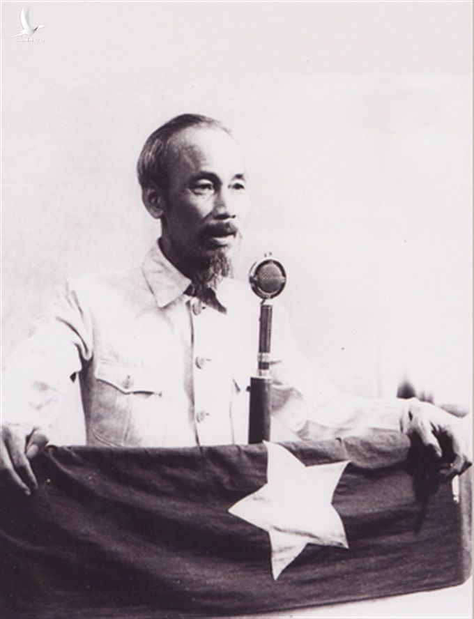 Chủ tịch Hồ Chí Minh đọc Tuyên ngôn độc lập trên Lễ đài Quảng trường, Ba Đình, Hà Nội, ngày 2/9/1945. Ảnh tư liệu/ Ditichhochiminhphuchutich.gov.vn 