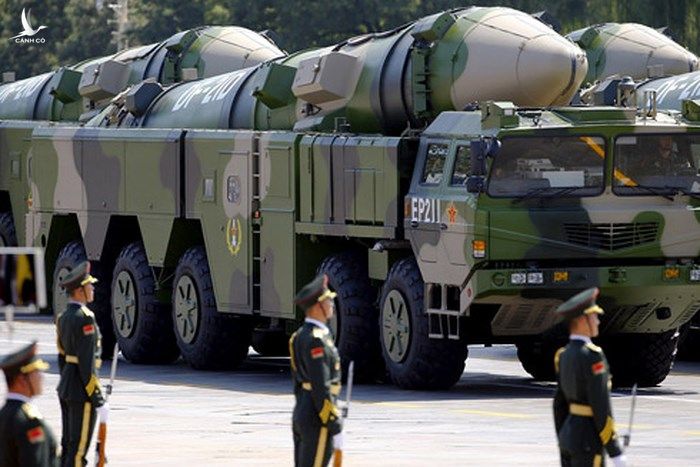 Việc triển khai tên lửa mới của Mỹ có thể sẽ nhằm ứng phó với kho vũ khí của Trung Quốc  (Trong ảnh: các phương tiện quân sự mang tên lửa đạn đạo diễu hành qua Quảng trường Thiên An Môn ở Bắc Kinh năm 2015) 