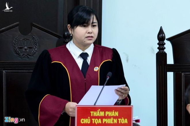 TAND quận 4 tuyên phạt bị cáo Nguyễn Hữu Linh (nguyên Phó viện trưởng VKSND TP Đà Nẵng) 18 tháng tù tội Dâm ô với người dưới 16 tuổi.