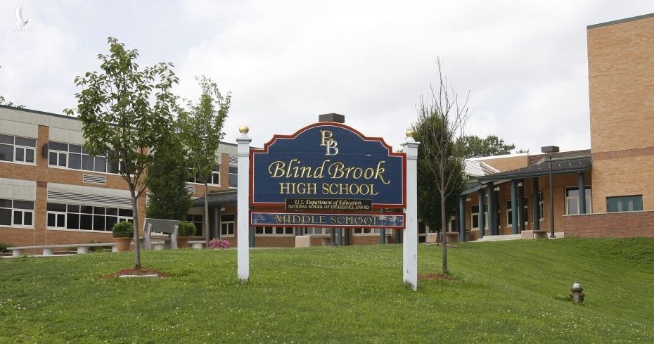 Trường Trung học Blind Brook cũng bị ảnh hưởng bởi thuỷ ngân từ Port Refinery. Ảnh: blindbrook.org 