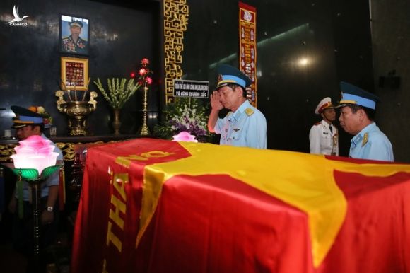 Xúc động lễ viếng đại tá, phi công Nguyễn Văn Bảy - Ảnh 5.