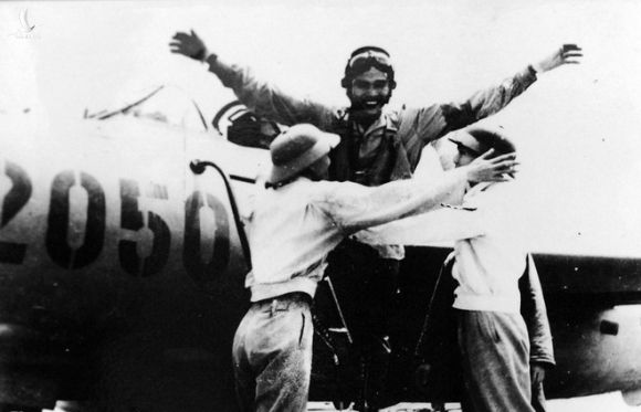 Anh hùng Nguyễn Văn Bảy và những trận không chiến đỉnh cao: Chuyên gia Liên Xô kinh ngạc, phi công Mỹ sừng sỏ khiếp vía - Ảnh 5.