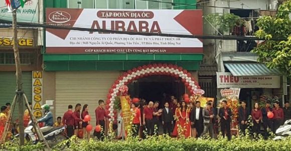 Phạt Alibaba 15 triệu đồng, buộc tháo dỡ bảng hiệu tại Biên Hòa
