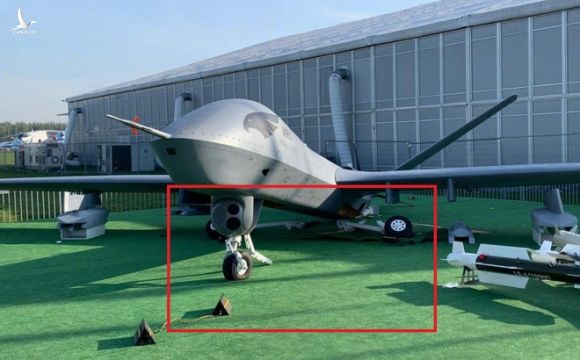 UAV tấn công như "hàng mã", đụng nhẹ đã hỏng: Trung Quốc muối mặt tại MAKS-2019!