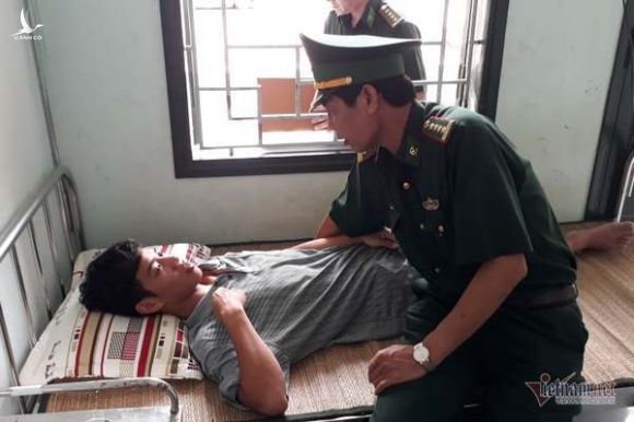 25 giờ nhai bèo cầm cự giữa biển khơi của 4 ngư dân Nghệ An