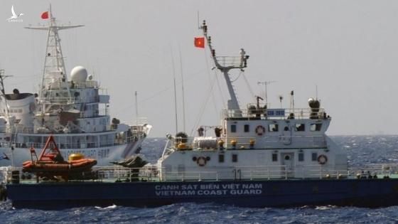 Tàu Việt Nam thực thi pháp luật trên vùng biển 