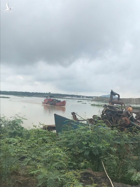 Bình Thuận: 40 tàu hút cát trái phép trên hồ Biển Lạc bị niêm phong, thu giữ - ảnh 3