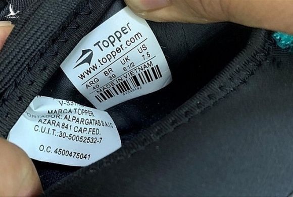 Lô hàng giày Topper xuất đi từ cảng Xiamen (Trung Quốc) nhưng mác lại ghi “Made in Vietnam” /// CTV