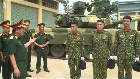 Kip lai tham du Tank Biathlon 2019 duoc giao dieu khien T-90