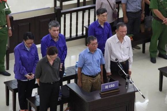 Cựu Thứ trưởng Lê Bạch Hồng nhận 6 năm tù, phải bồi thường hơn 100 tỷ