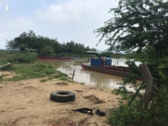 Bình Thuận: 40 tàu hút cát trái phép trên hồ Biển Lạc bị niêm phong, thu giữ - ảnh 6