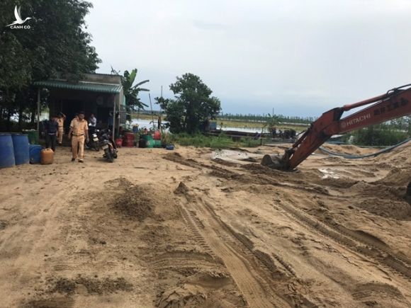Bình Thuận: 40 tàu hút cát trái phép trên hồ Biển Lạc bị niêm phong, thu giữ - ảnh 7
